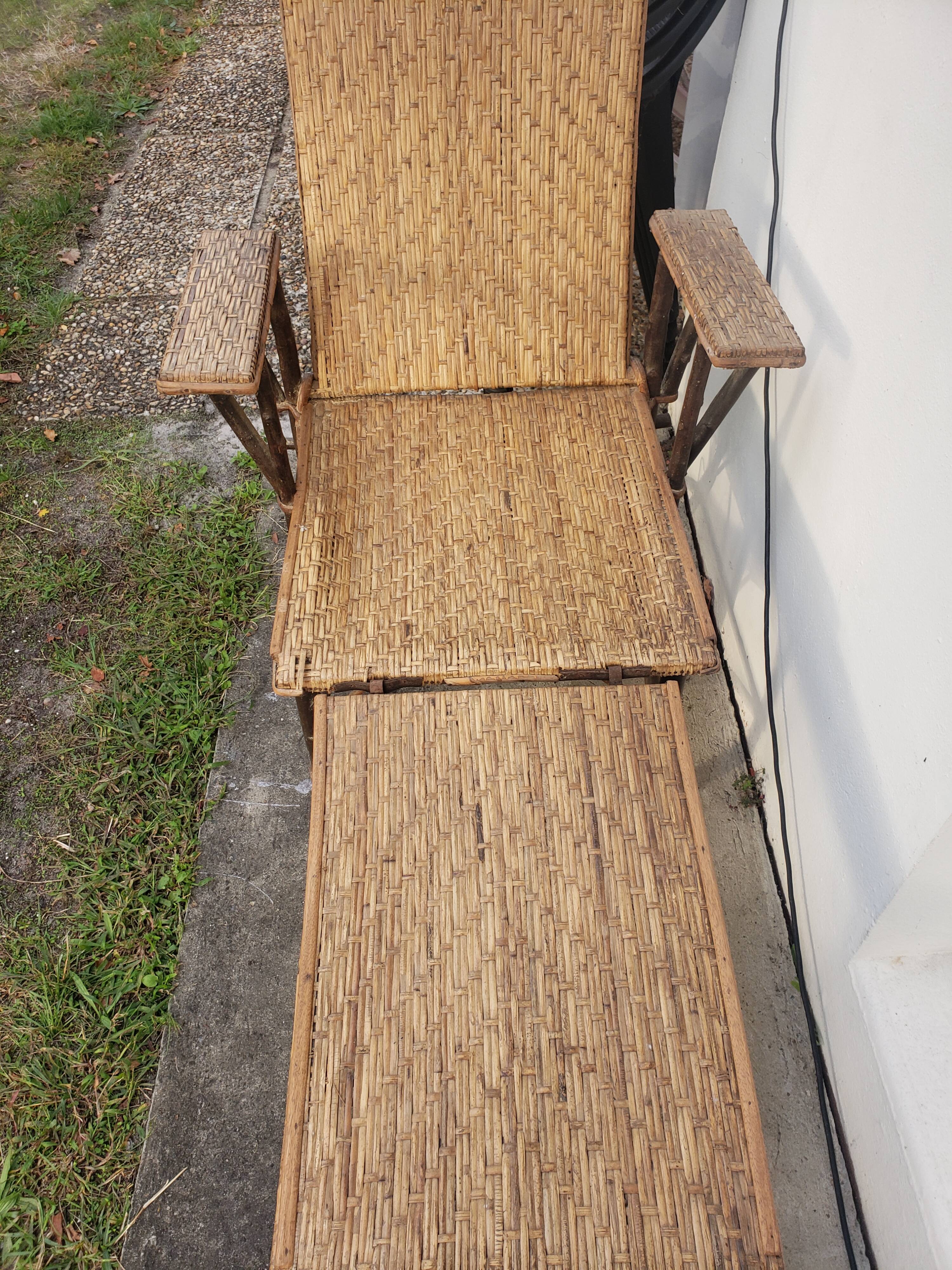 Chaise longue en rotin et osier