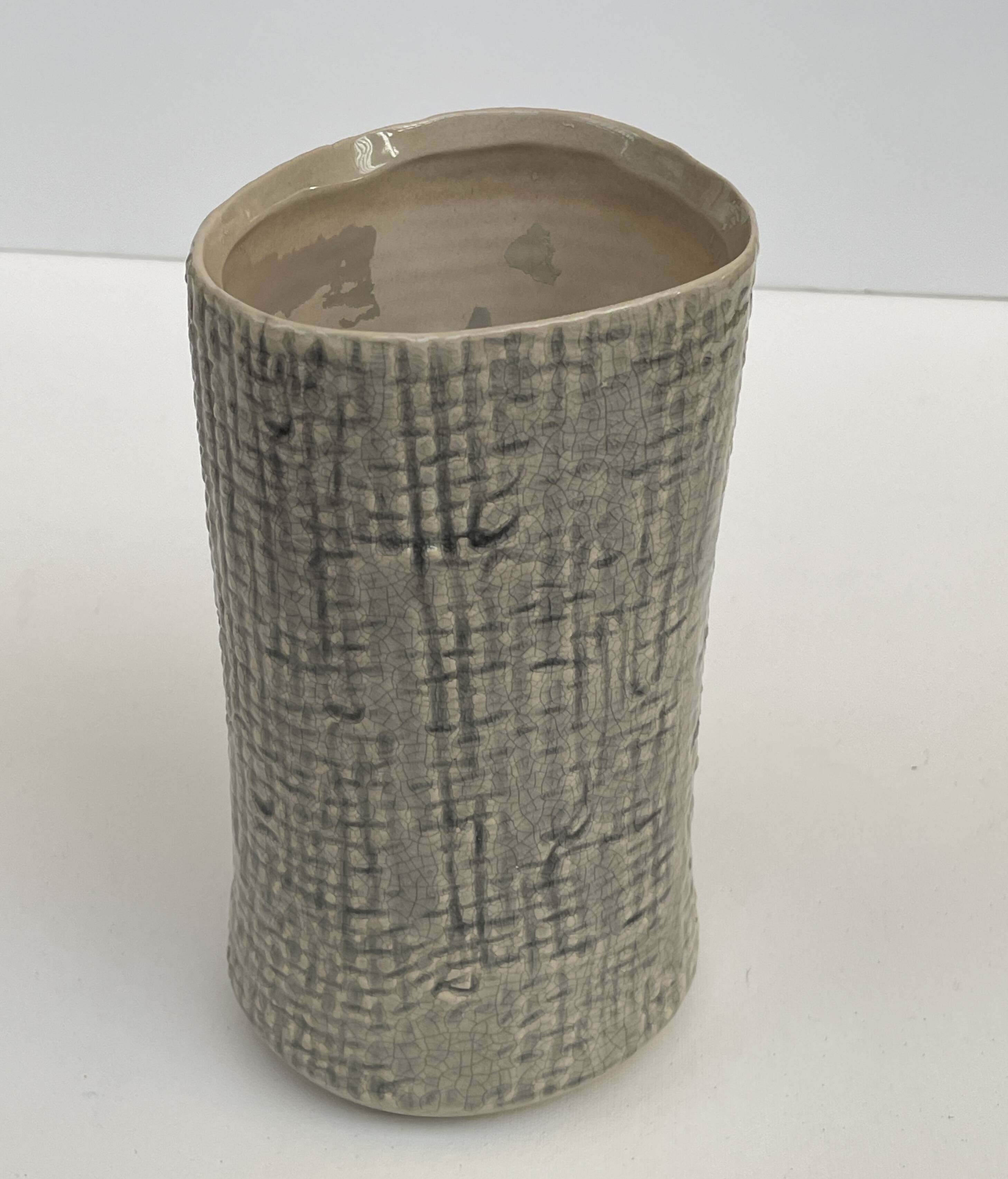 Textured artisanal vase – wabi-sabi / japandi ceramic