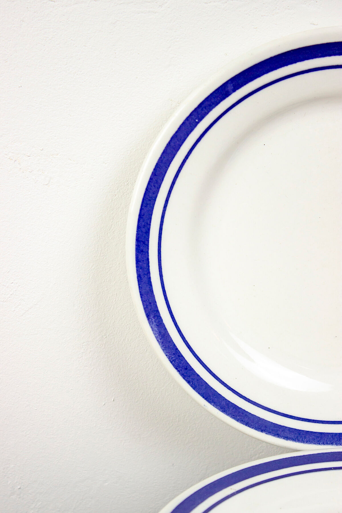 5 assiettes à dessert liseré bleu