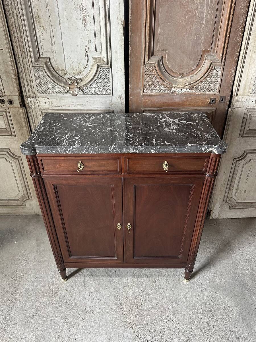 Petit buffet de style Louis XVI circa 1900