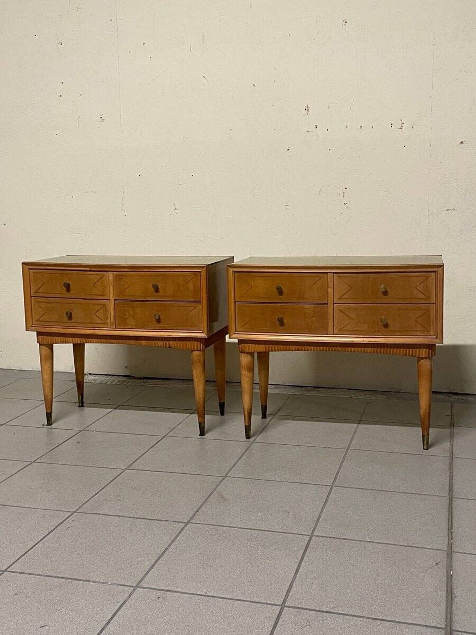Commodini Mid-Century moderni in stile italiano, anni '50, set di 2