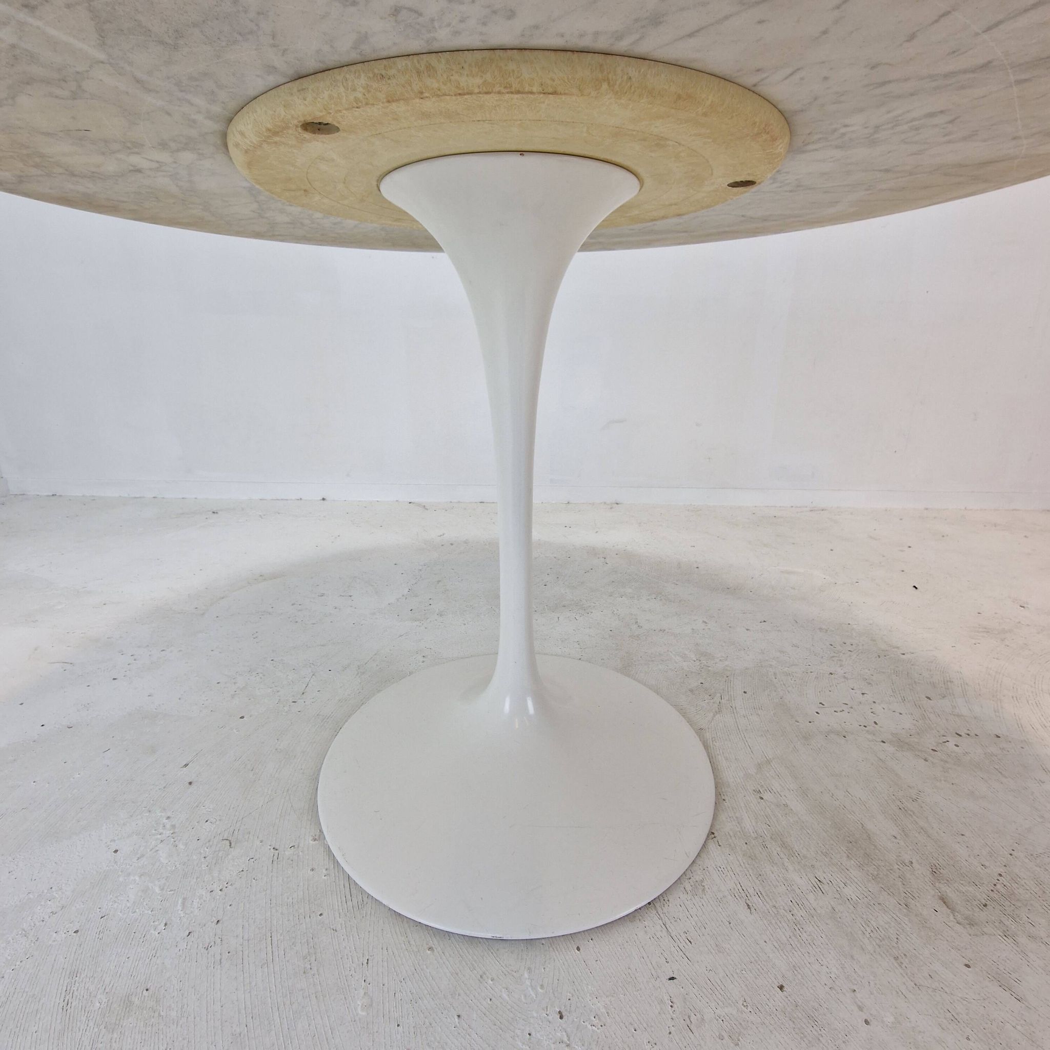 Knoll Marble Dining Table With 5 Chairs by Eero Saarinen, 1960s