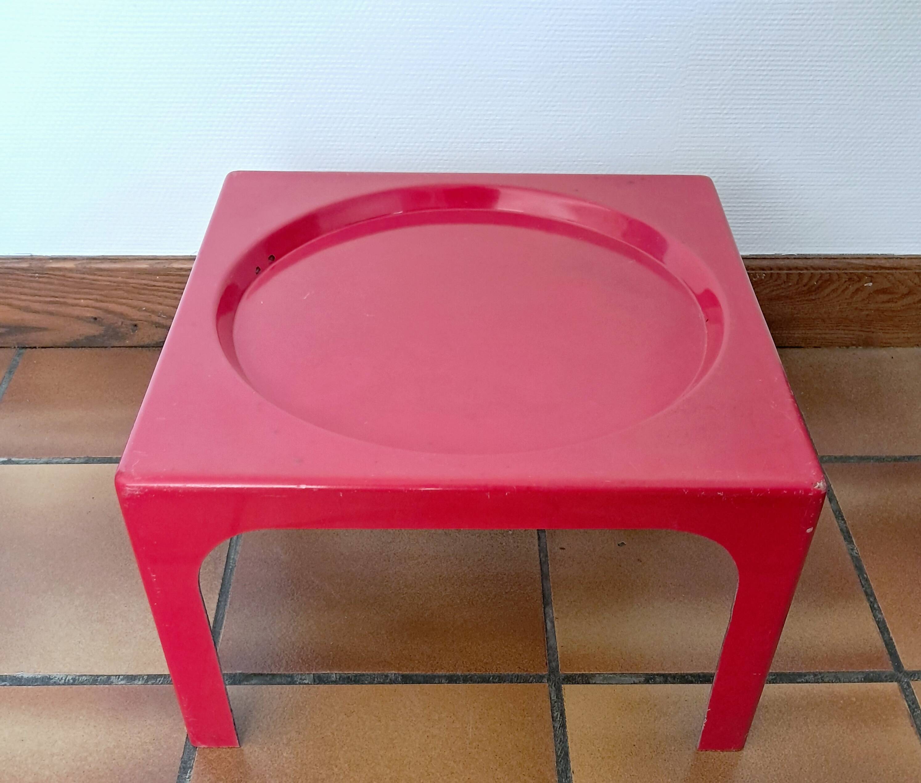 Red table OZOO. Marc Berthier for Prisunic. 1970