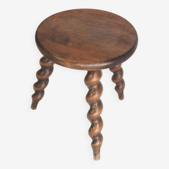 Spiral leg tripod stool