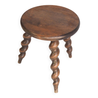 Spiral leg tripod stool