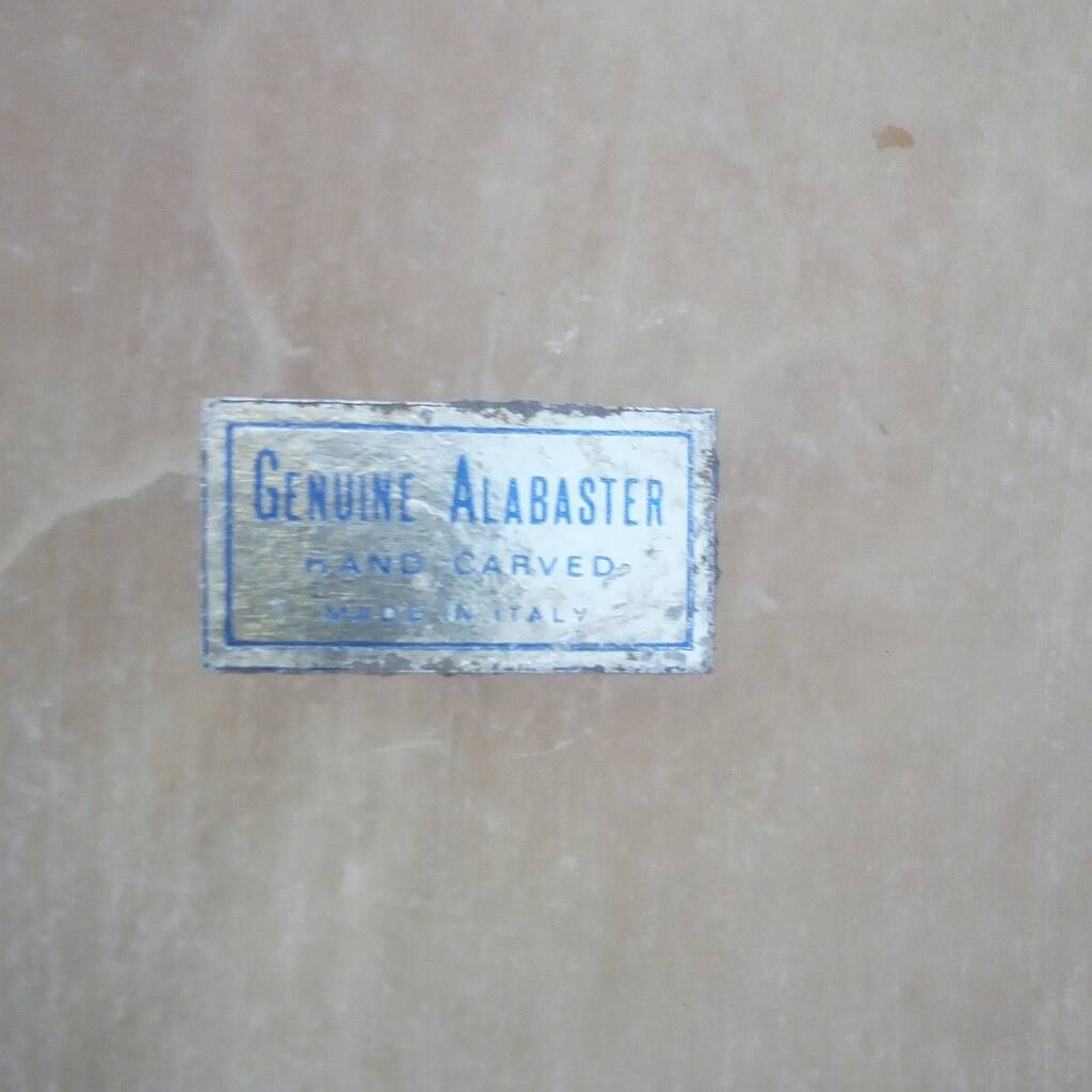 Boîte italienne en albâtre sculpté à la main avec charnières