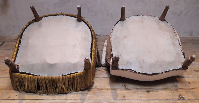 Pair of large toads to retap