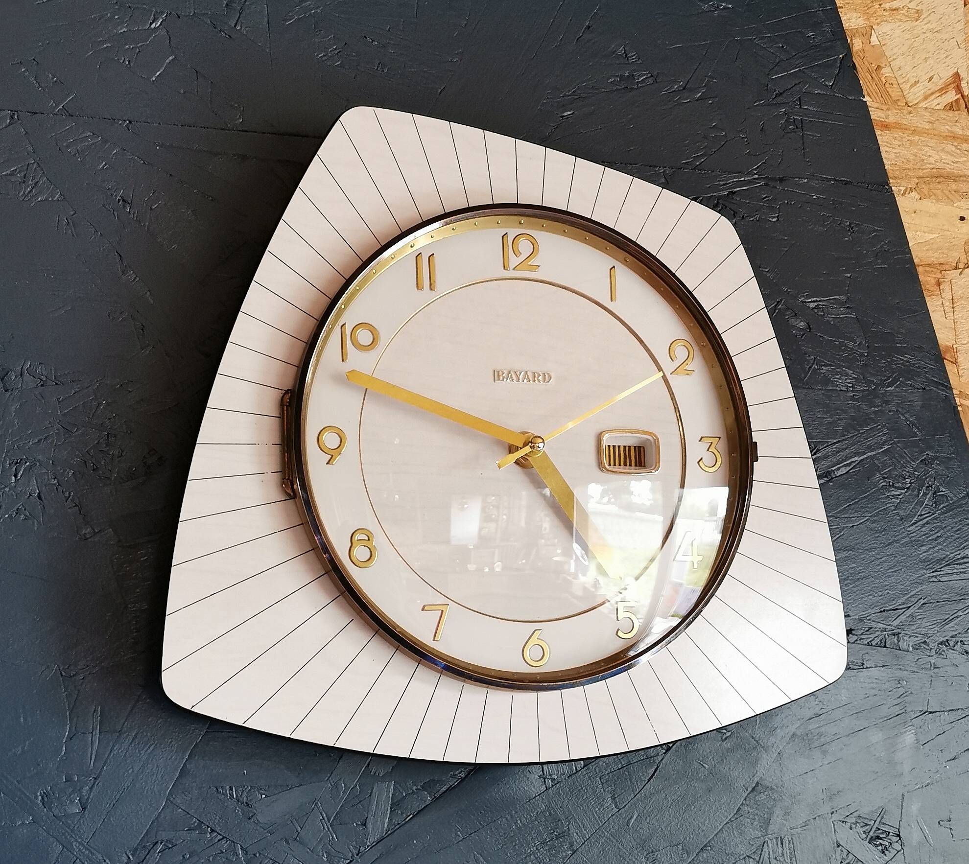 Vintage formica clock silent asymmetrical wall pendulum "Bayard wood lines"