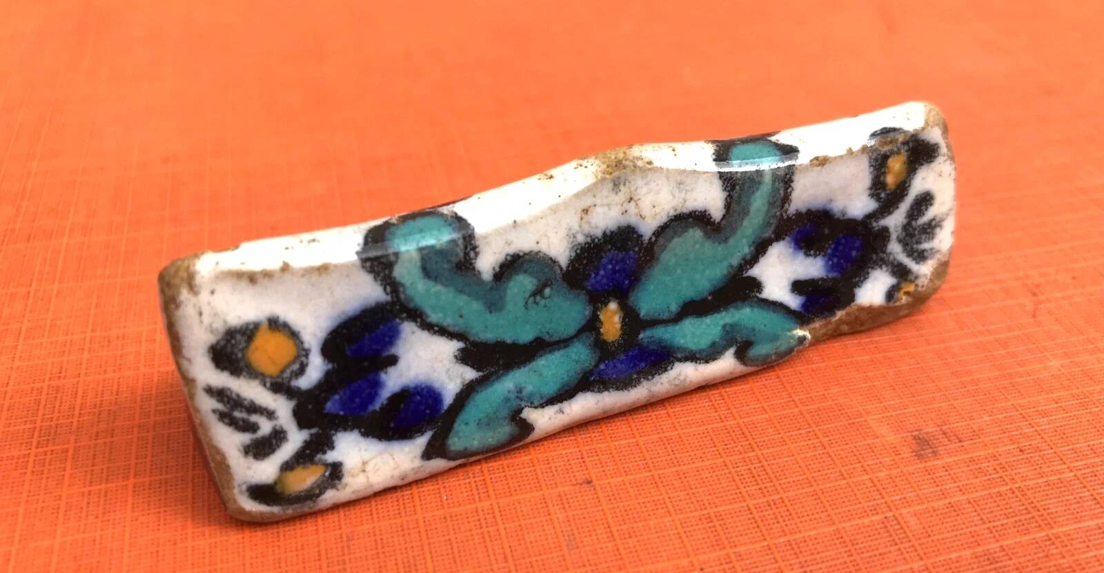 6 glazed ceramic knife rests from Nabeul, Atelier el-Kharraz.