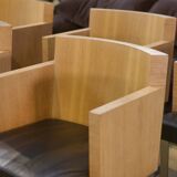 Set of 6 designer armchairs in oak and leather from the 1980s.