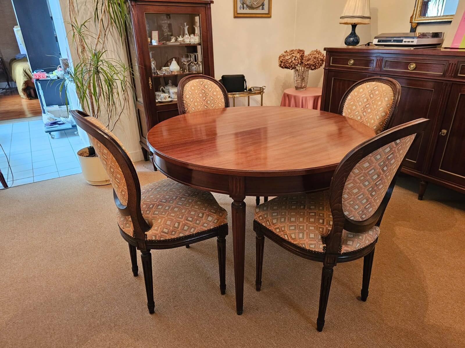 Extendable dining table, Louis XVI style in solid sapele