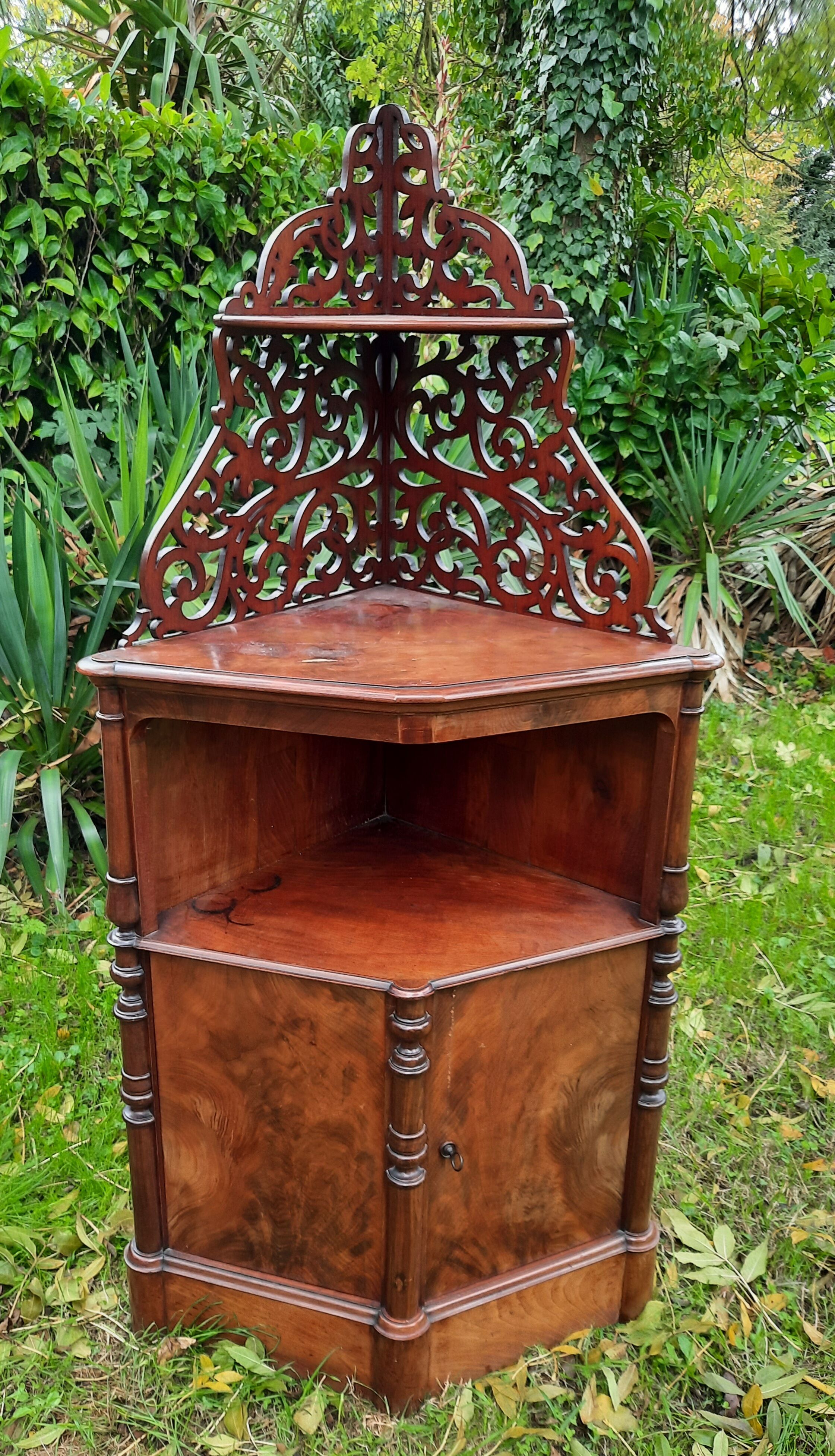 English mahogany neckline