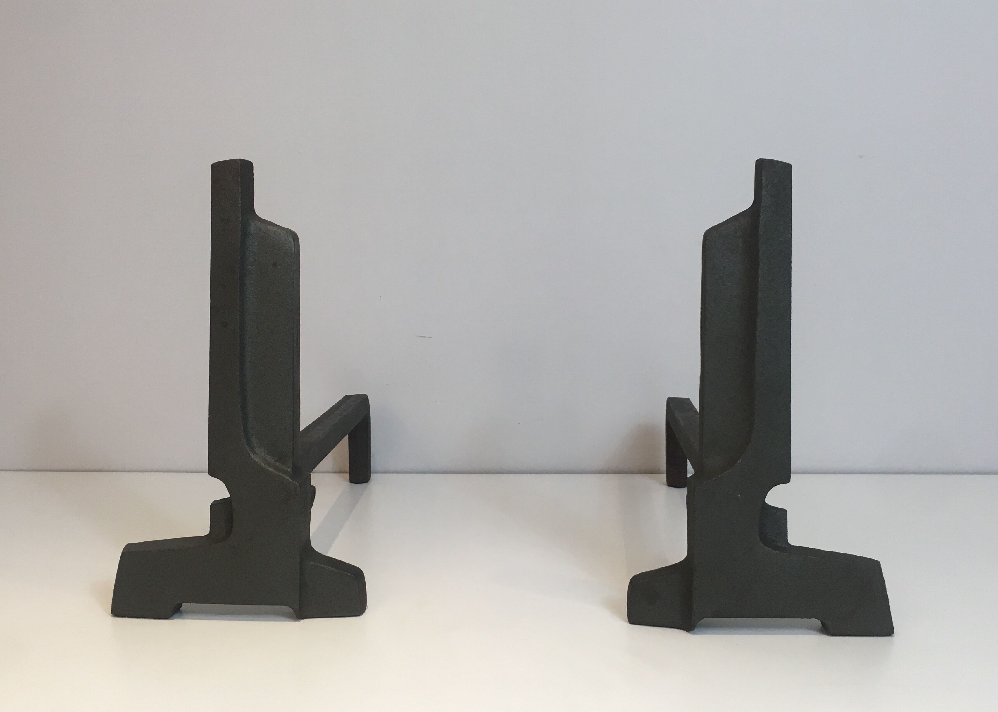 Pair of modernist chenets in cast iron and iron