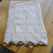 Dessus de lit / nappe / rideau ancien en crochet