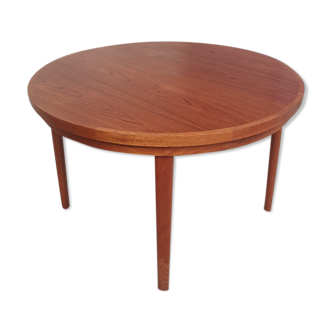 Extending dining table by Dyrlund