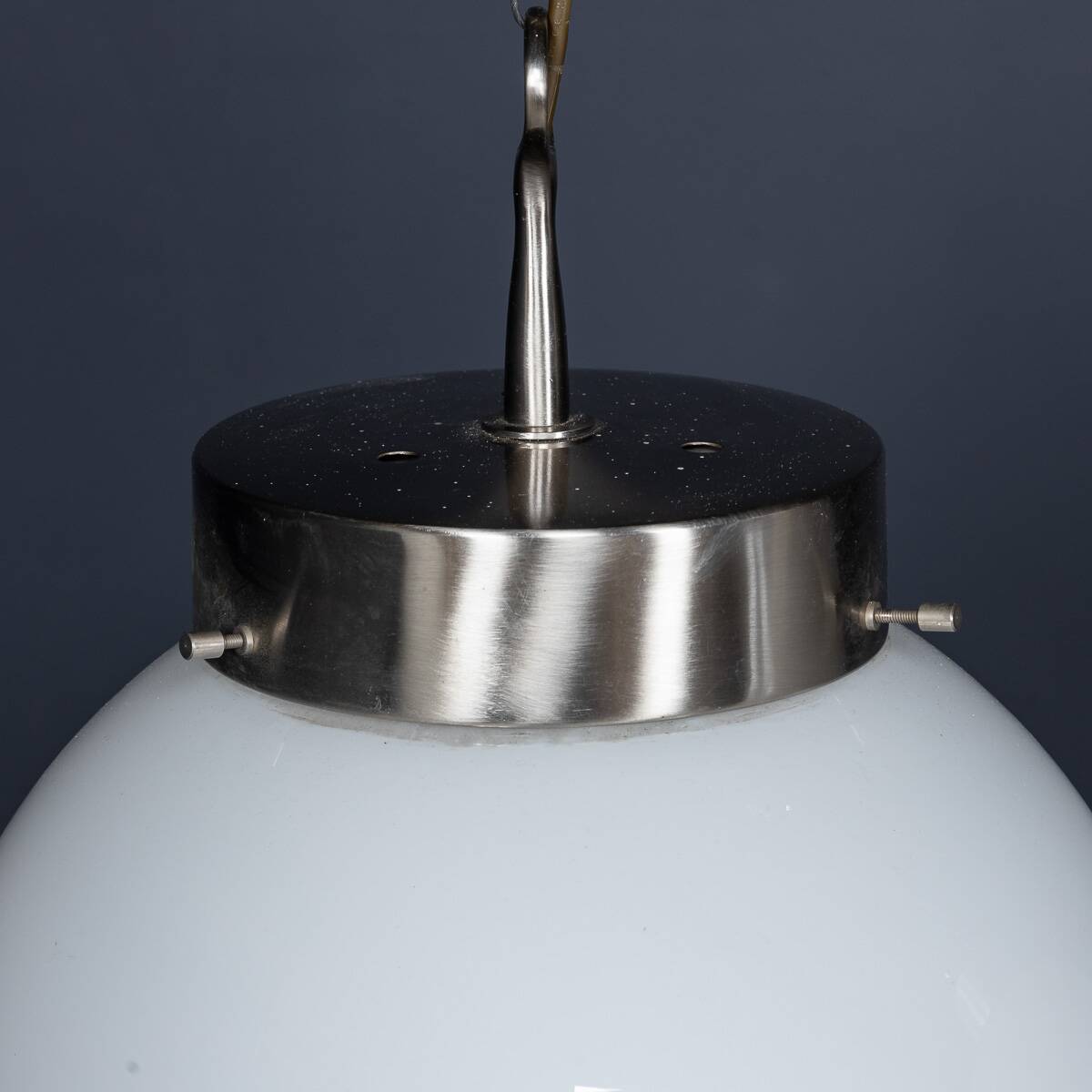 Paire de suspensions en opaline "Delta" italienne des années 1960 par Sergio Mazza.