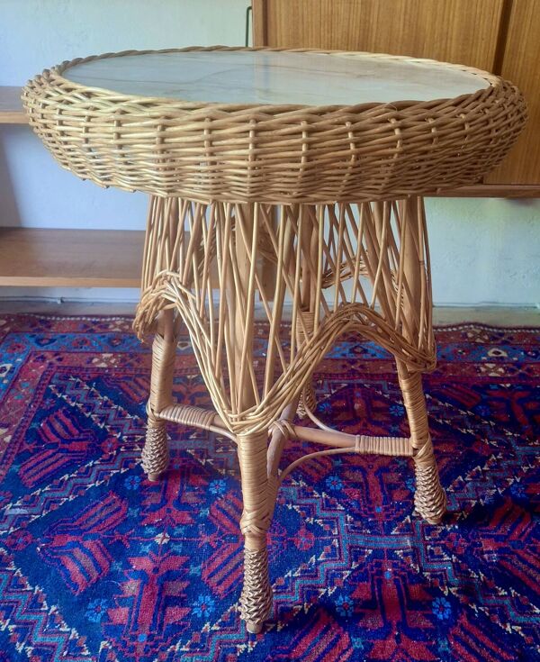 Table à vin ou table basse circulaire en bambou et faux marbre, années 1960