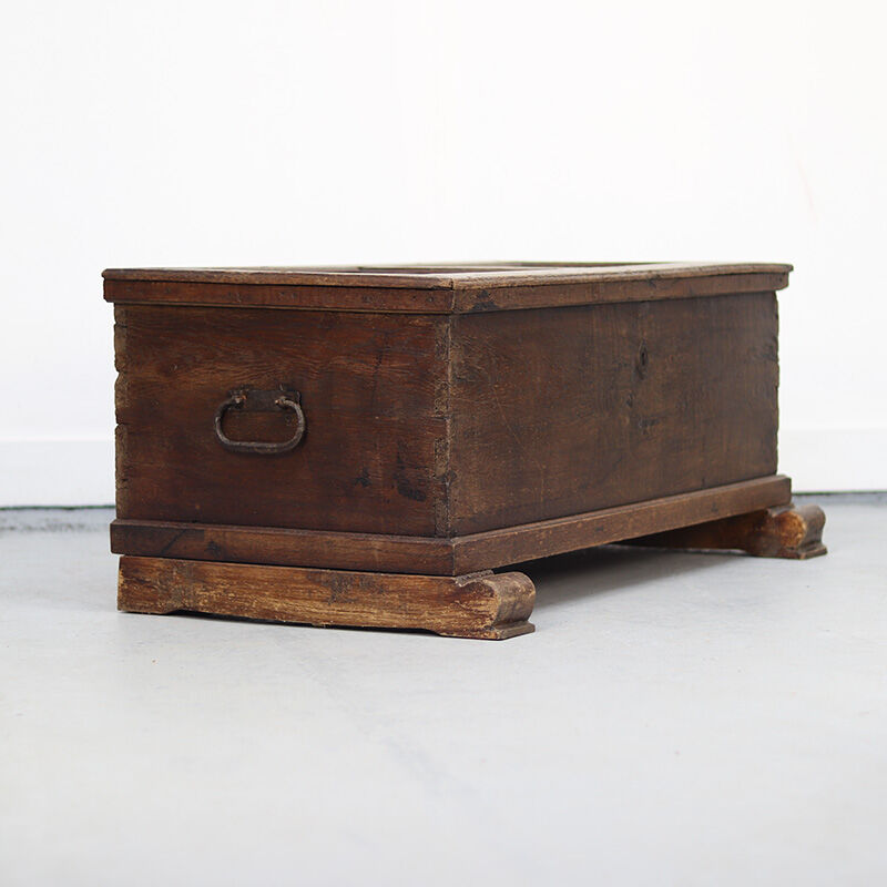 Rustic and weathered antique oak chest from the 18th century.