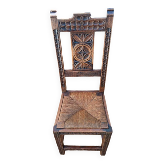 Chaise en bois sculpté