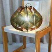 Lampe de table en bois tissé – Sora M – D32 cm – 42 couleurs