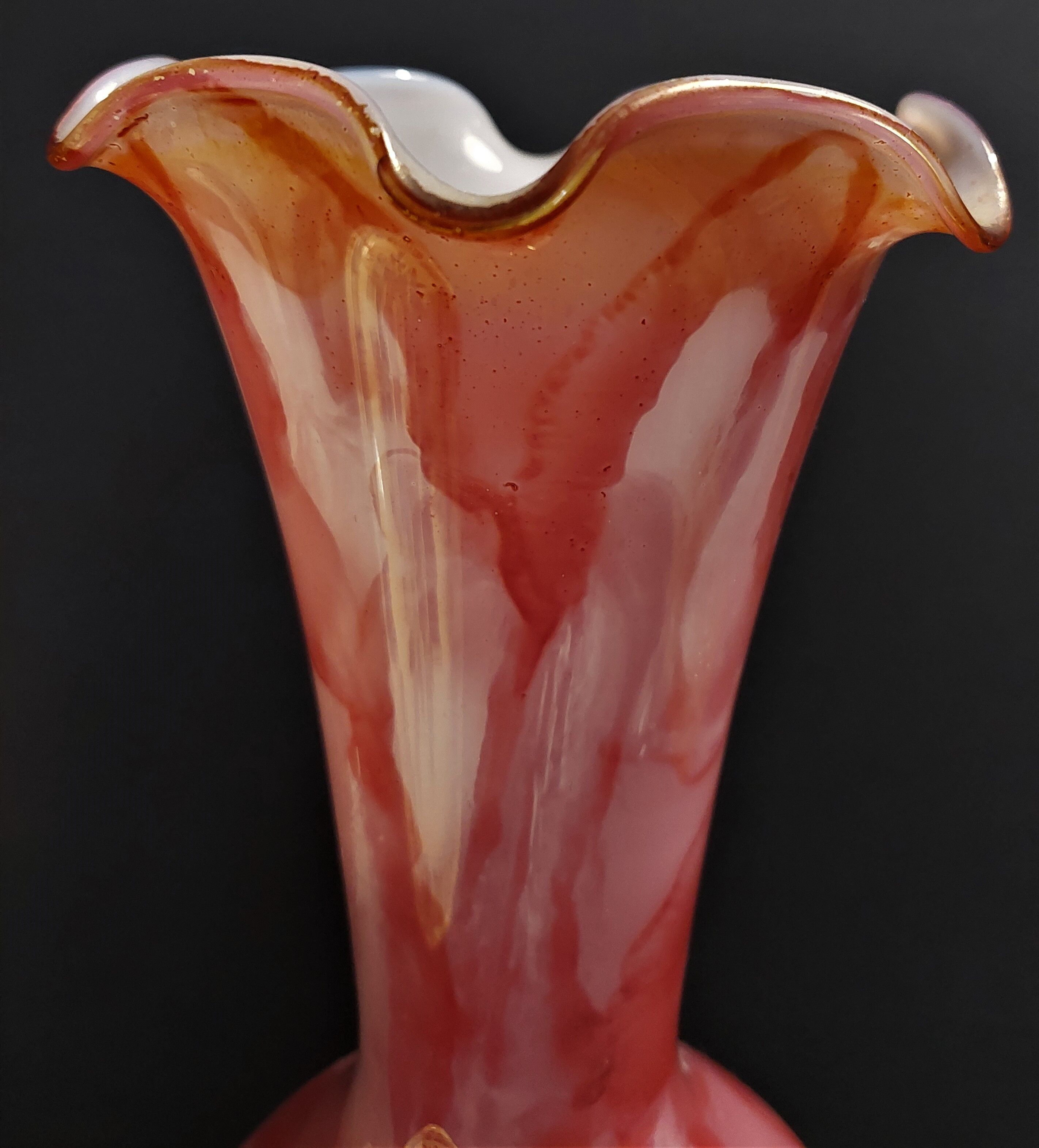 Vintage vase in iridescent glass and opaline marbled pink and white 34 cm