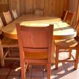 Extendable table in solid oak