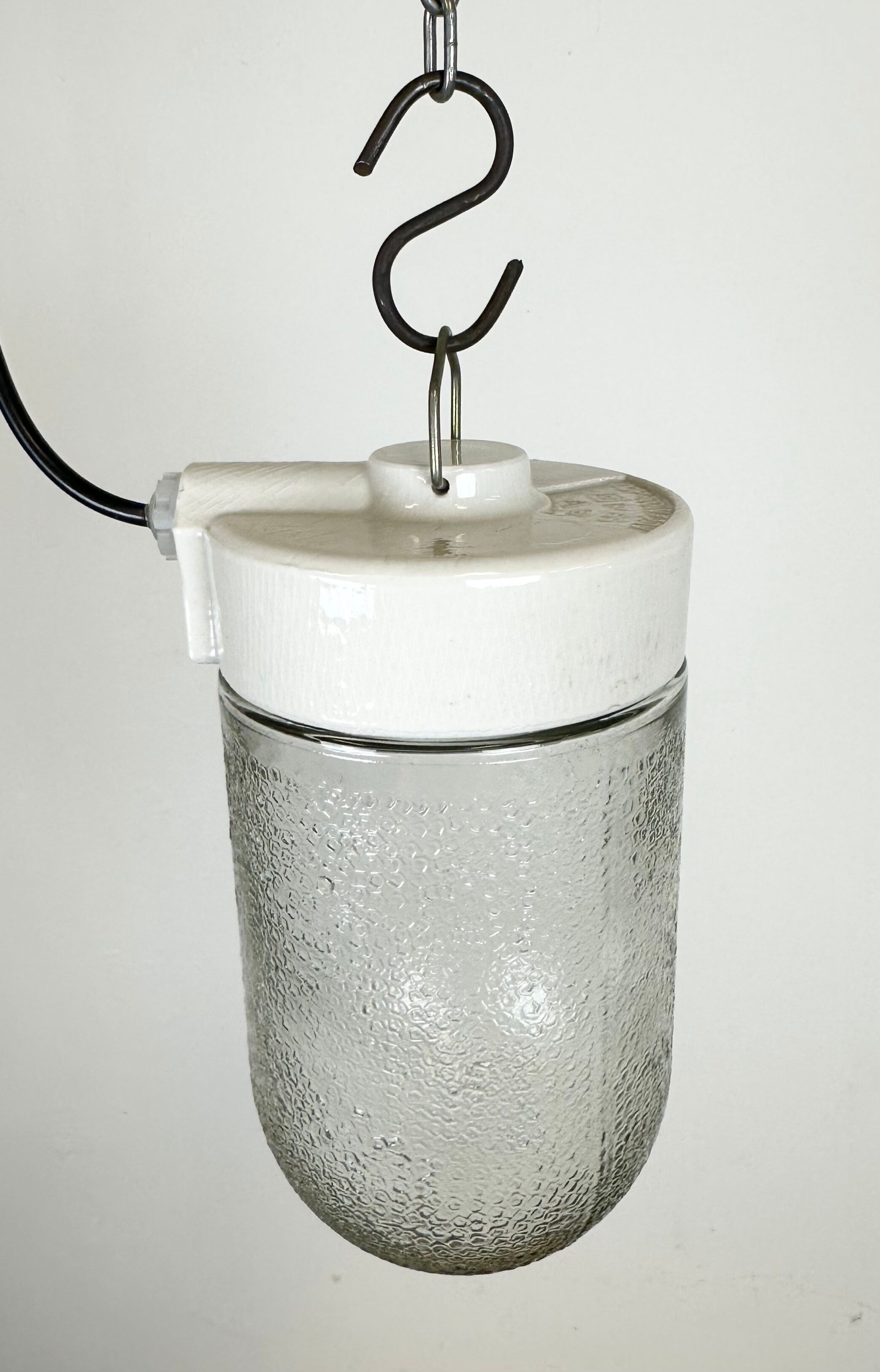 Suspension en porcelaine blanche vintage avec verre dépoli, années 1970