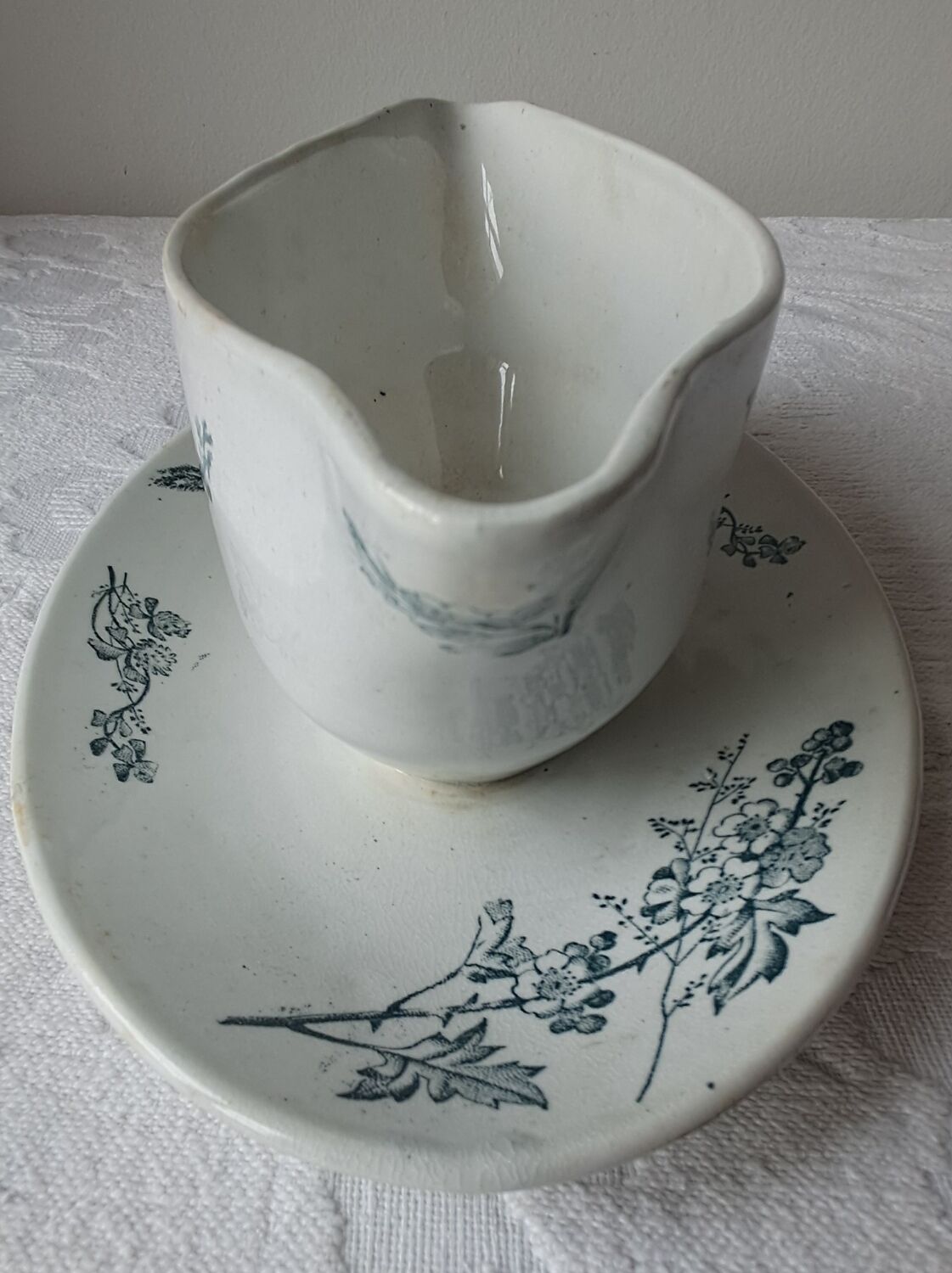 Sauceboat from Pexonne pottery. Country model in ironstone.