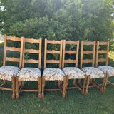 Set of chairs