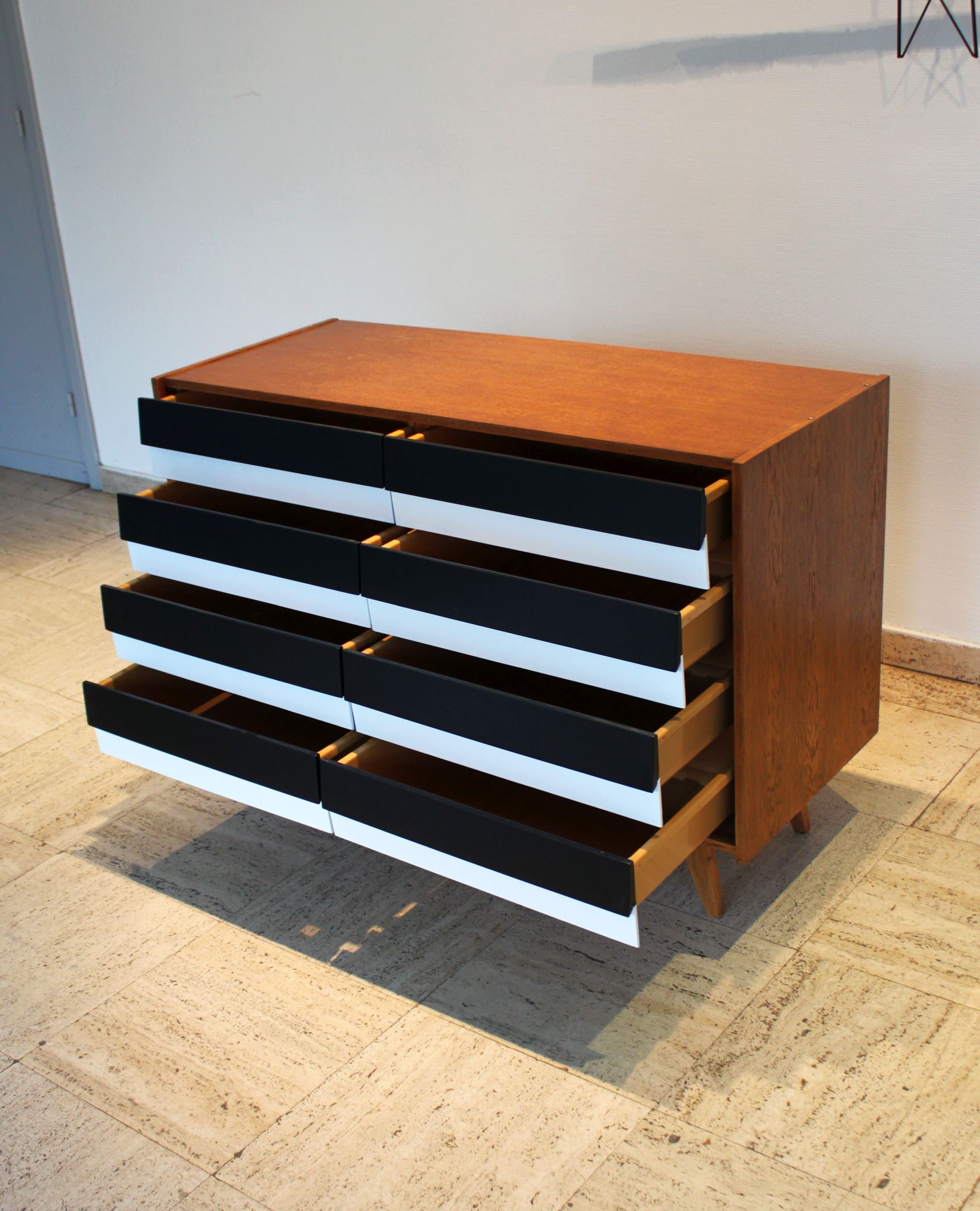 Commode U-453 par Jiří Jiroutek pour Interier Praha, 1960