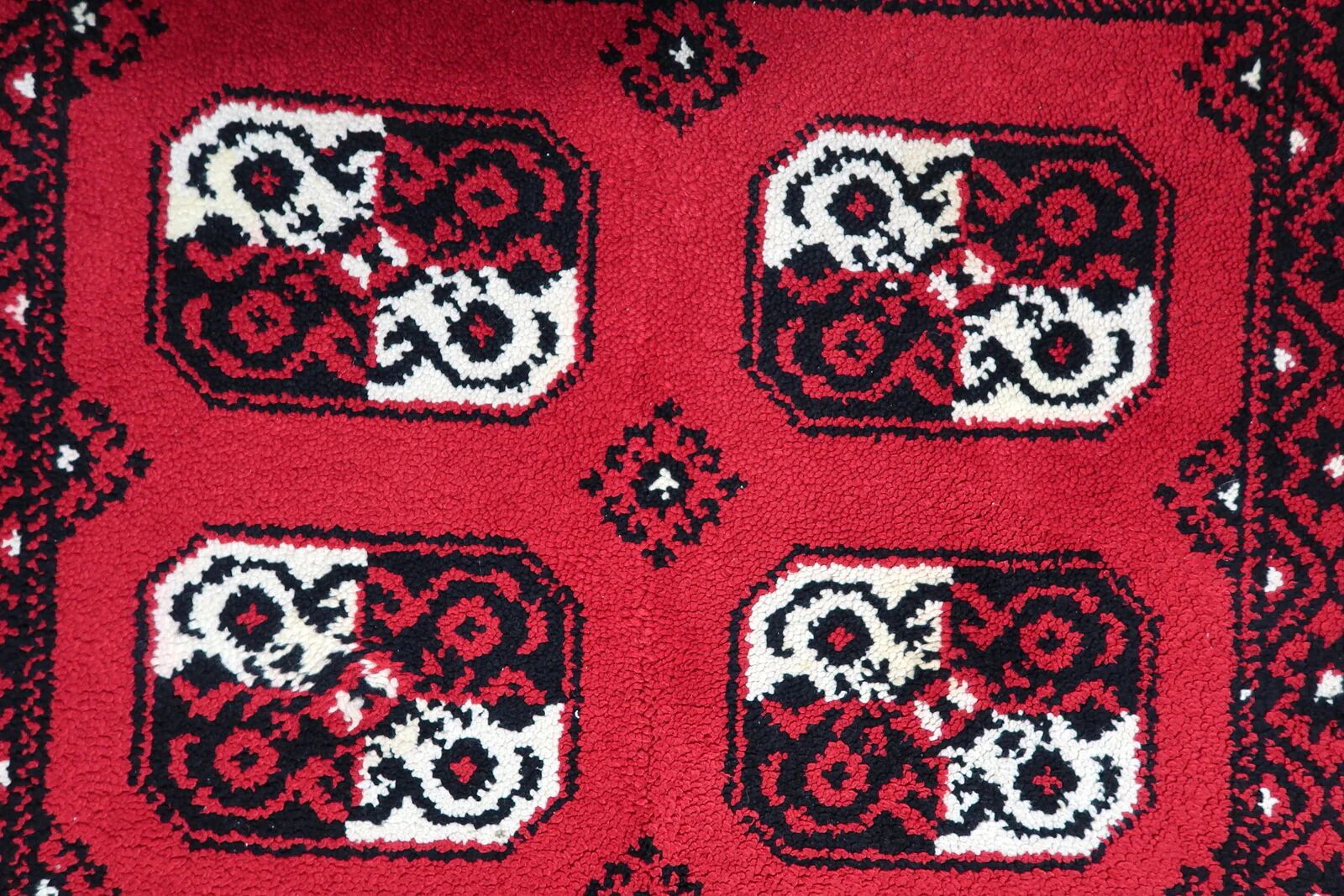 Mid-century French Savonnerie rug 4.9' x 7.7' 1950s