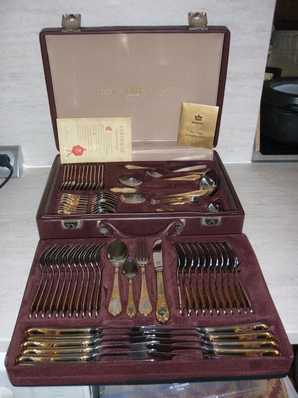 Mallette ménagère 70 pièces Besteke SBS Solingen en chrome nickel et dorée à l’or