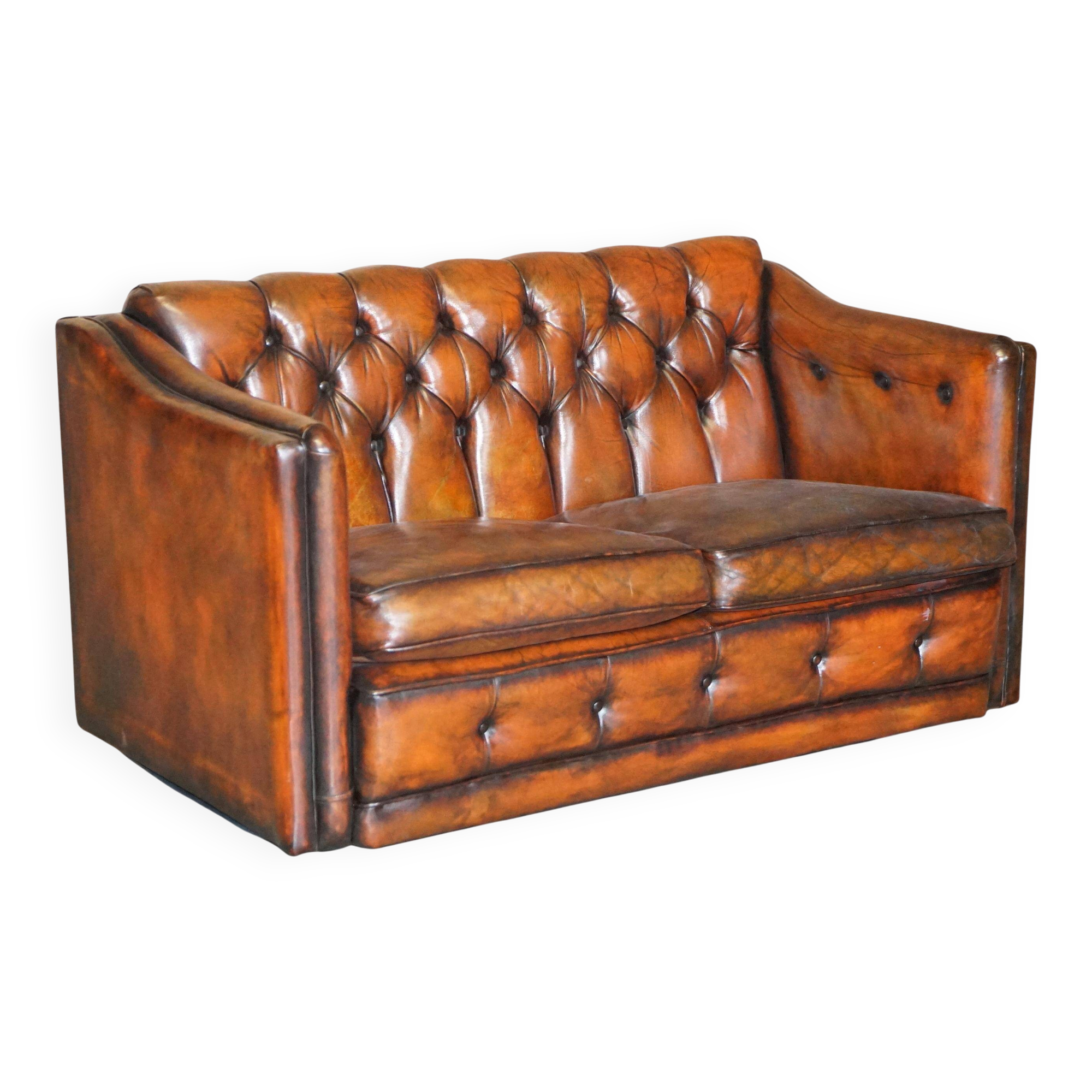 Restored Chesterfield leather canapé Art Deco circa 1920