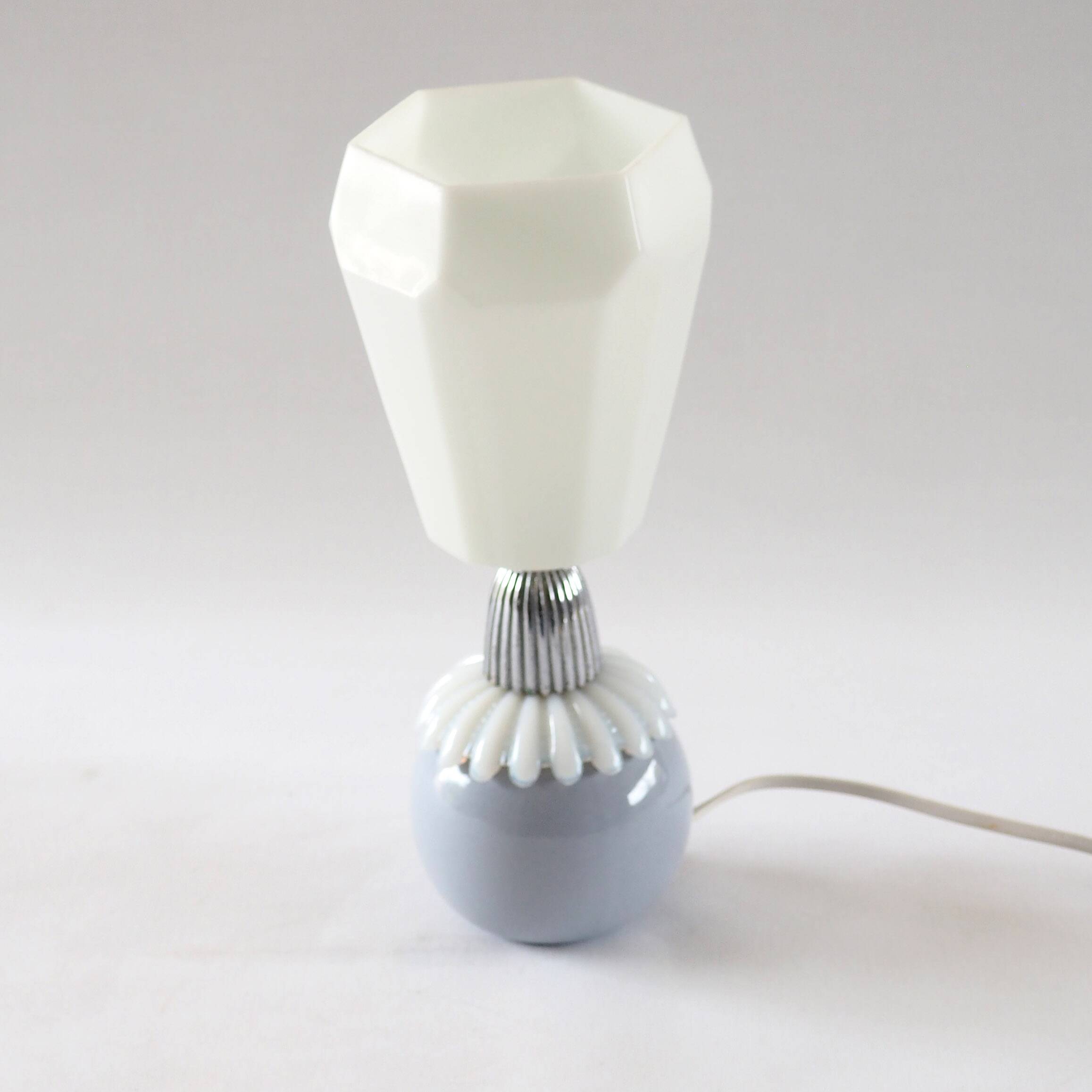 Opaline lamp and lavender earthenware