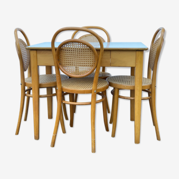 4 chaises et table stratifiée en pin des années 1950