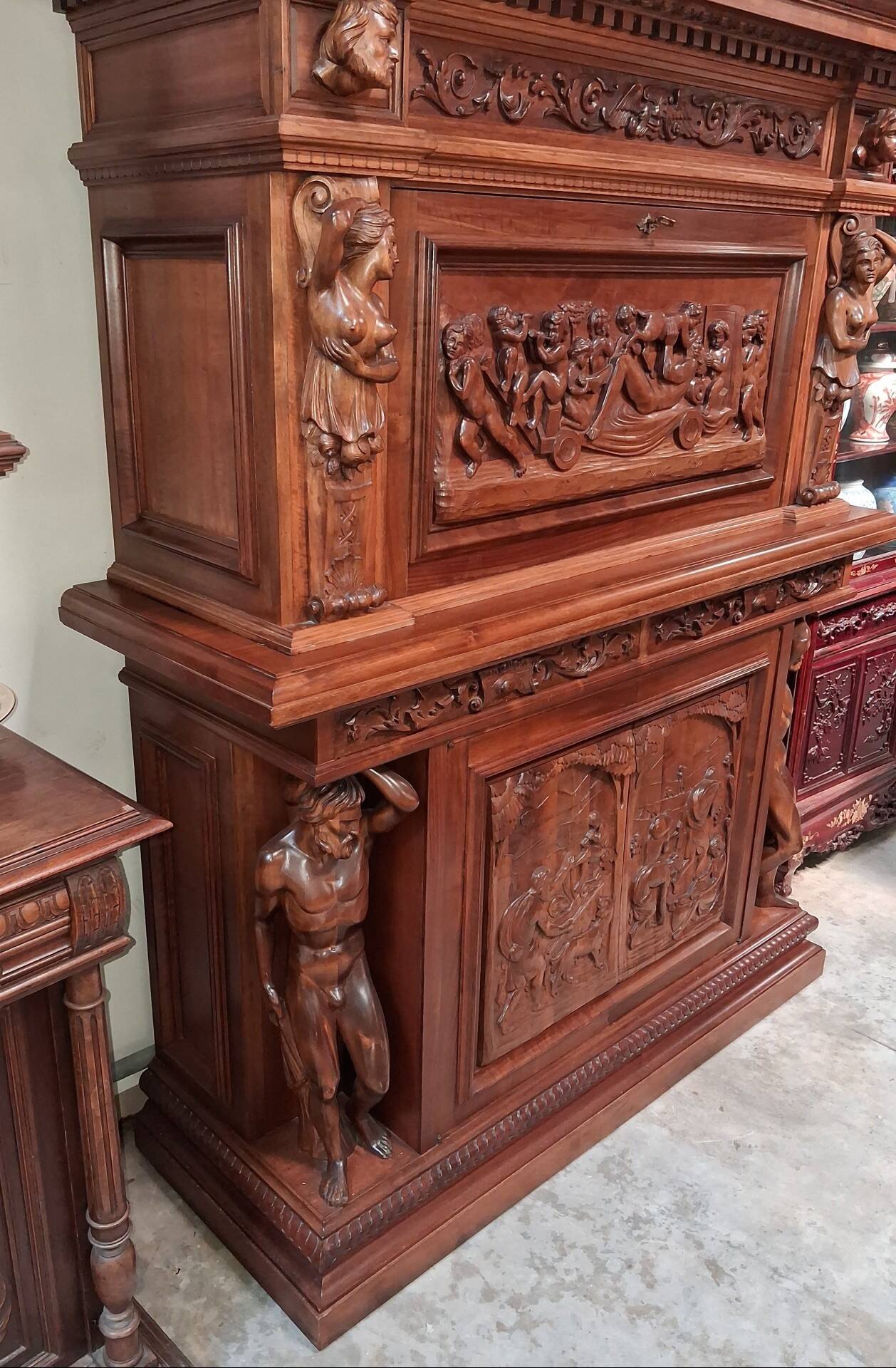 Secrétaire à abattant de style Renaissance, XIXe siècle