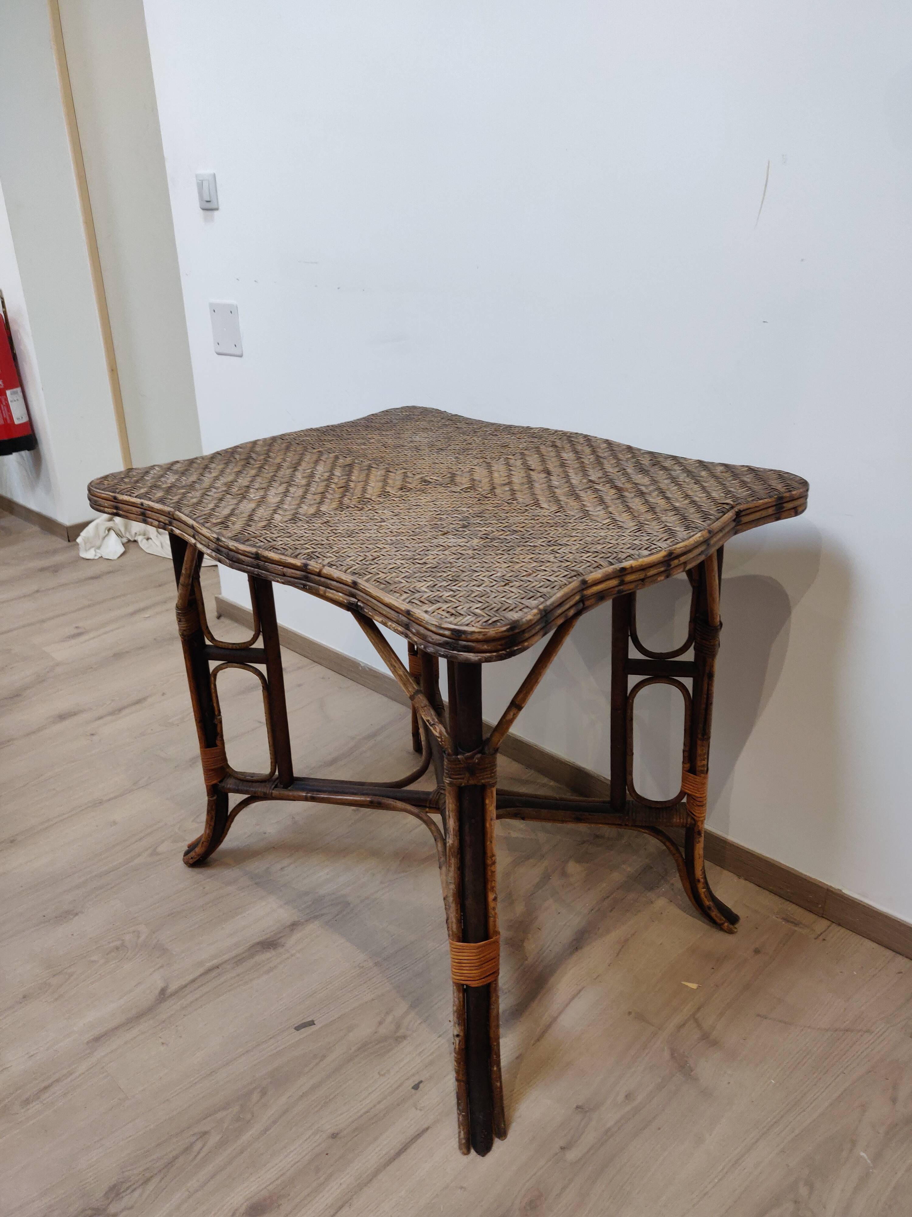 Table en rotin et bambou vintage