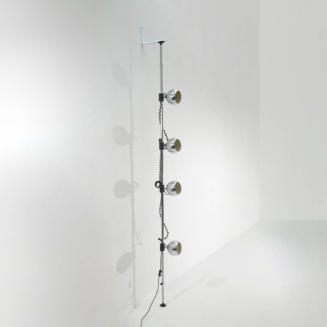 Lampe de sol chrome allant du sol au plafond, années 1970
