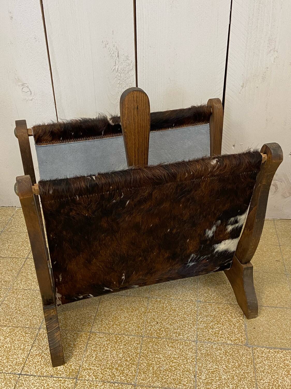 Porte revue bois et peau