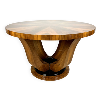 Table ronde en noyer de style Art Déco "Praha". Fabricant