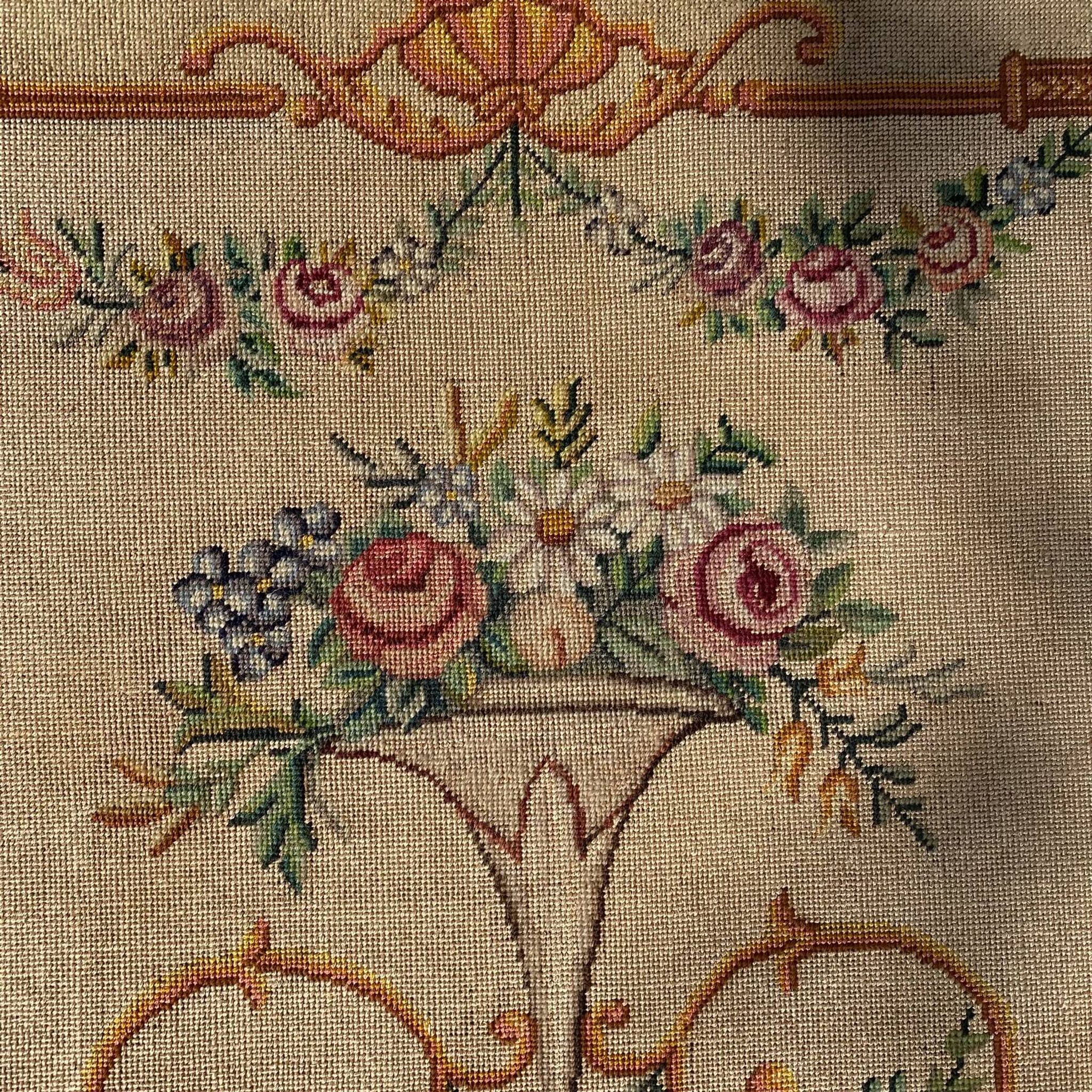 Ecran de cheminée en bois et tissu brodé 94X62