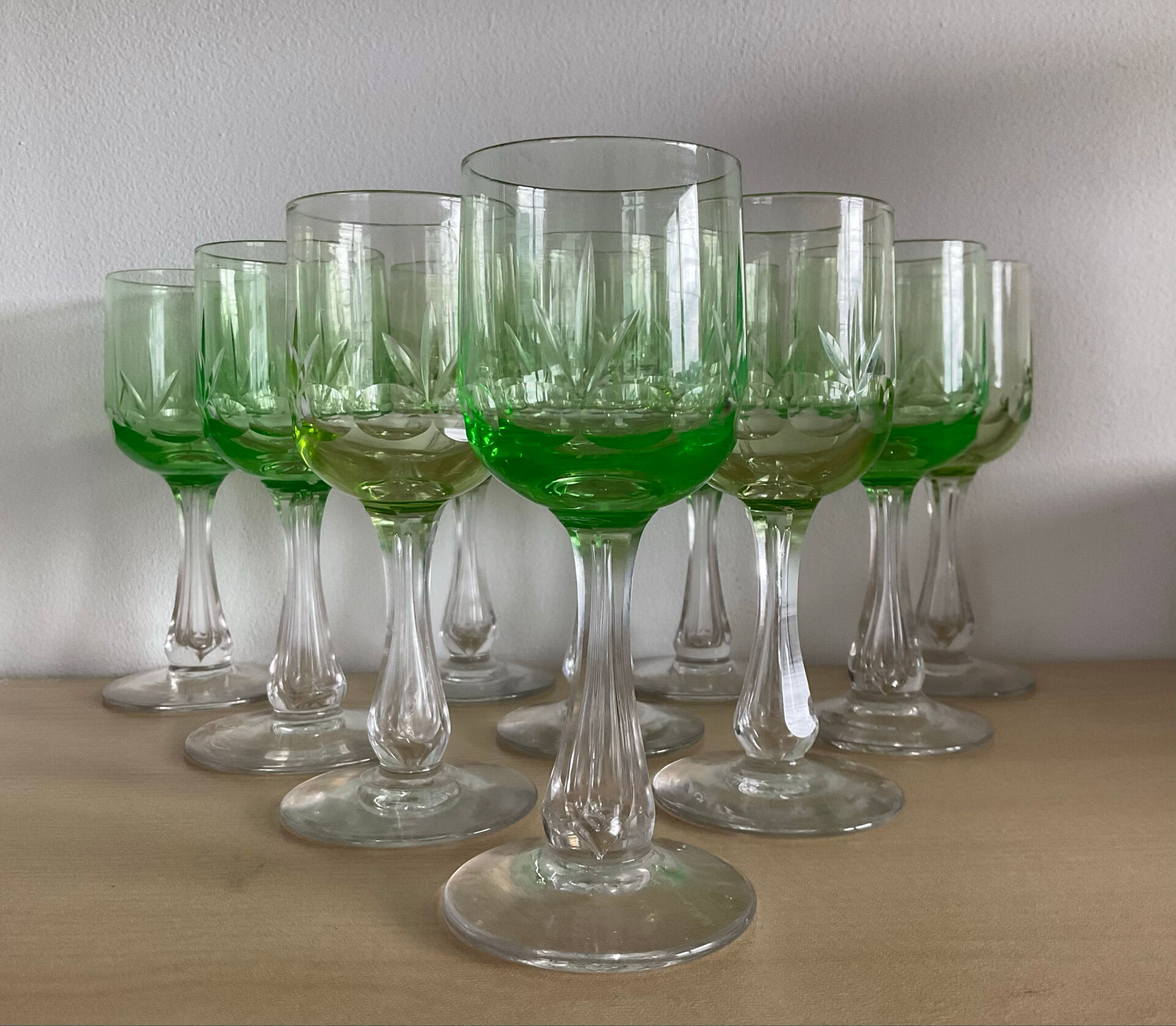 Set of 10 uraline glasses from the 1970s.