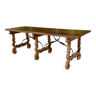 Large Spanish Walnut Table from the 17th century