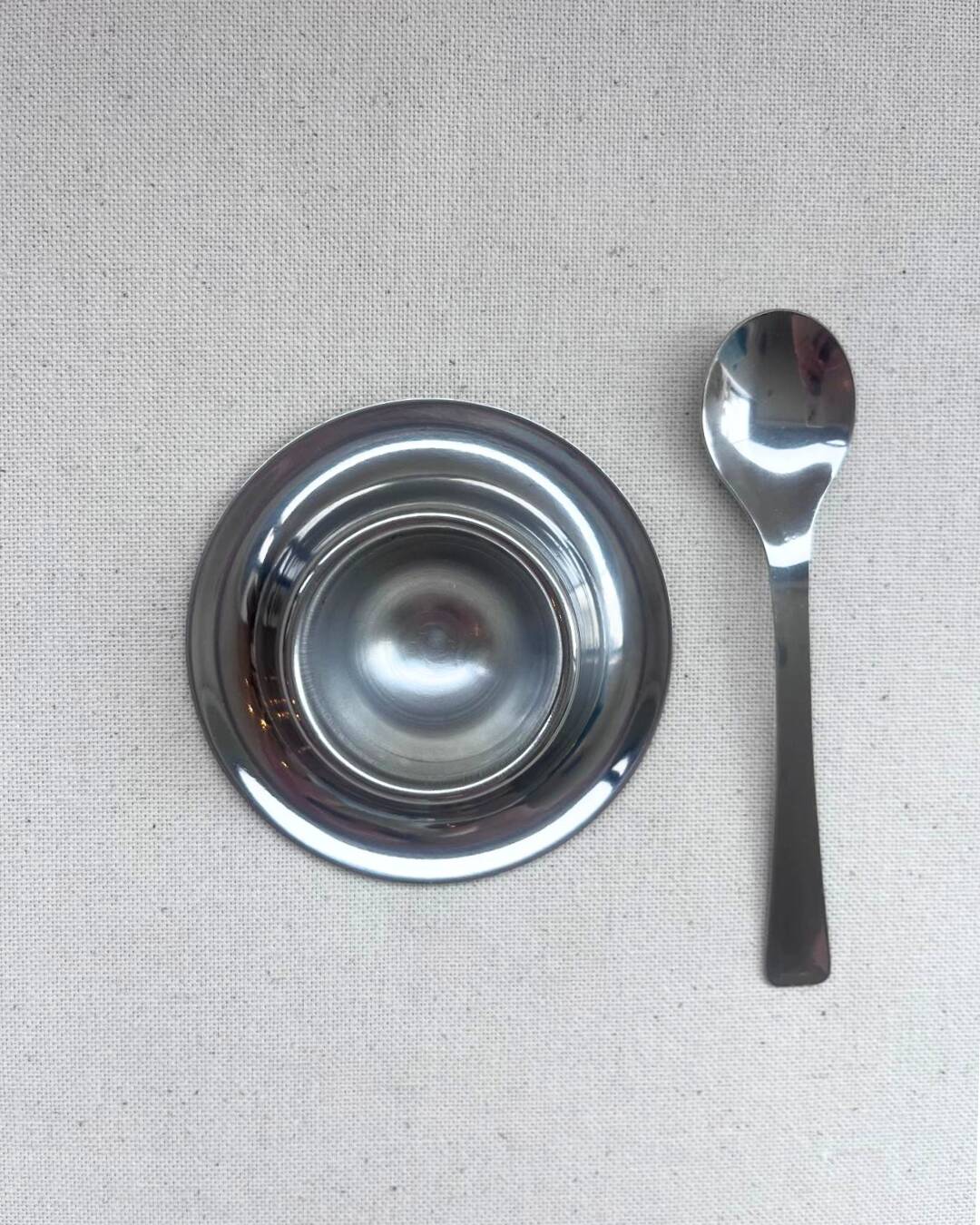 Coquetiers et cuillères