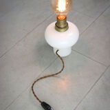 Lampe de table italienne en laiton et opaline du milieu du siècle