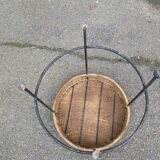 Round side table in woven straw and black steel