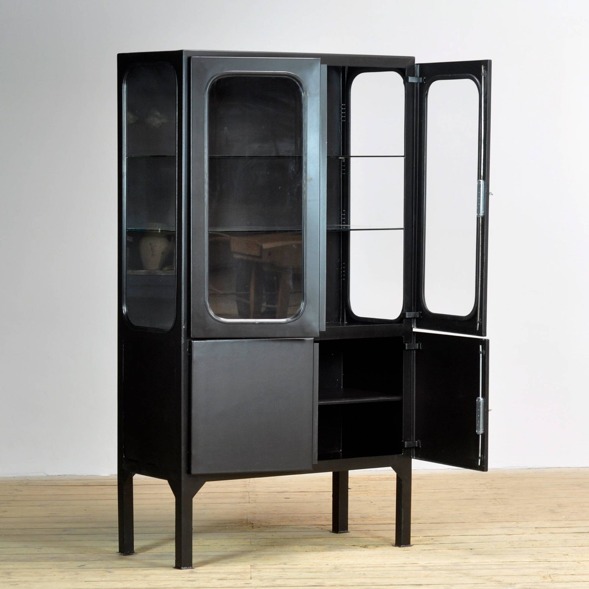 Cabinet médical vintage, années 1970