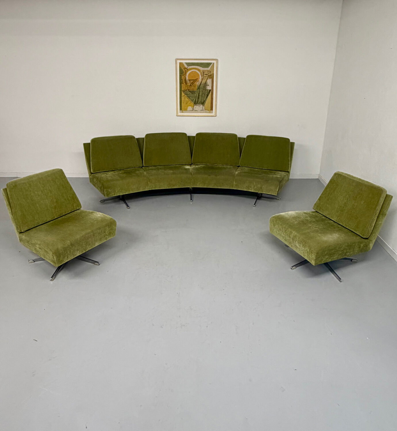 Complete living room with a sofa and 2 Italian design armchairs from the 70s, vintage.