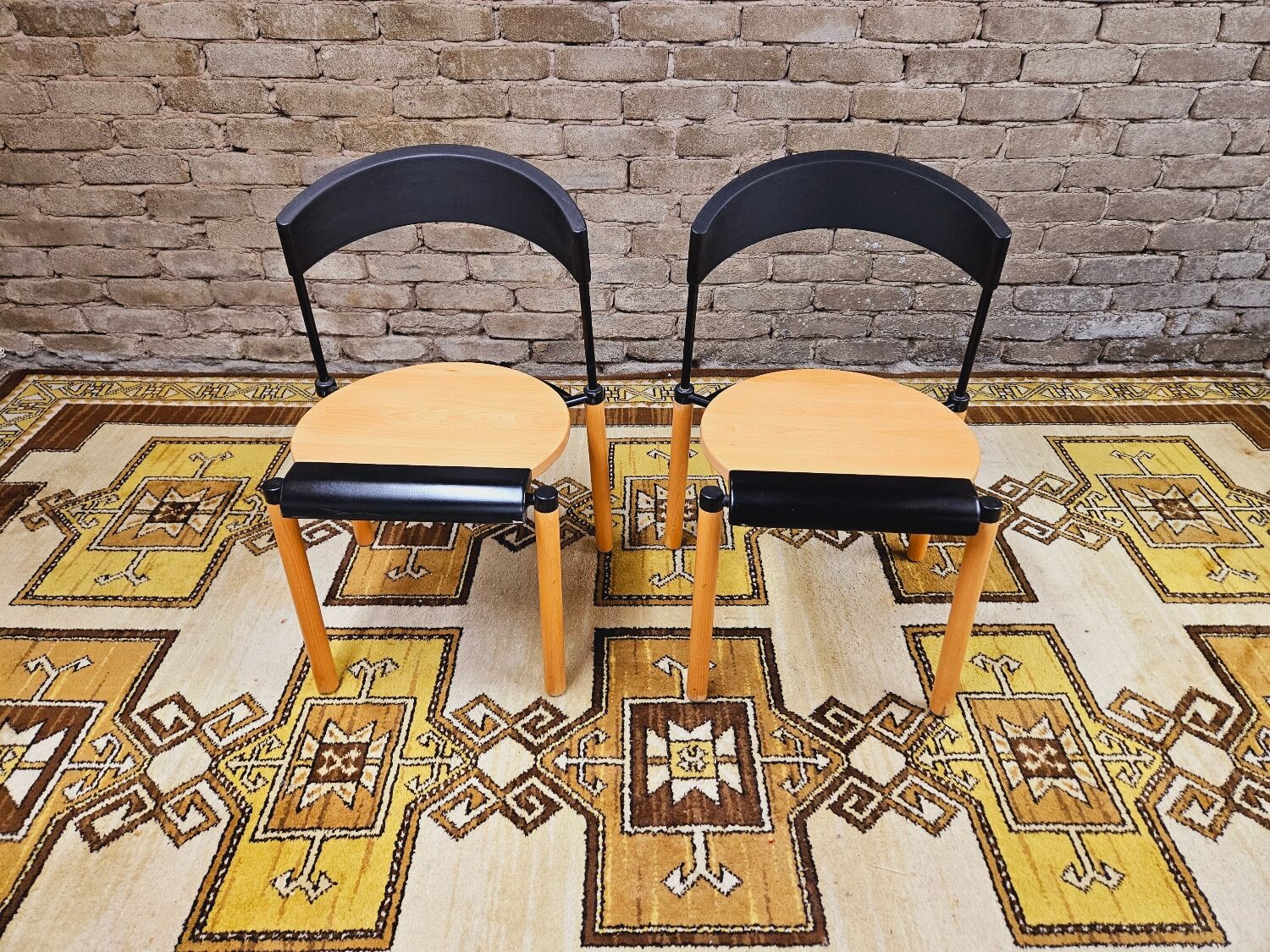 Paire de chaises années 80