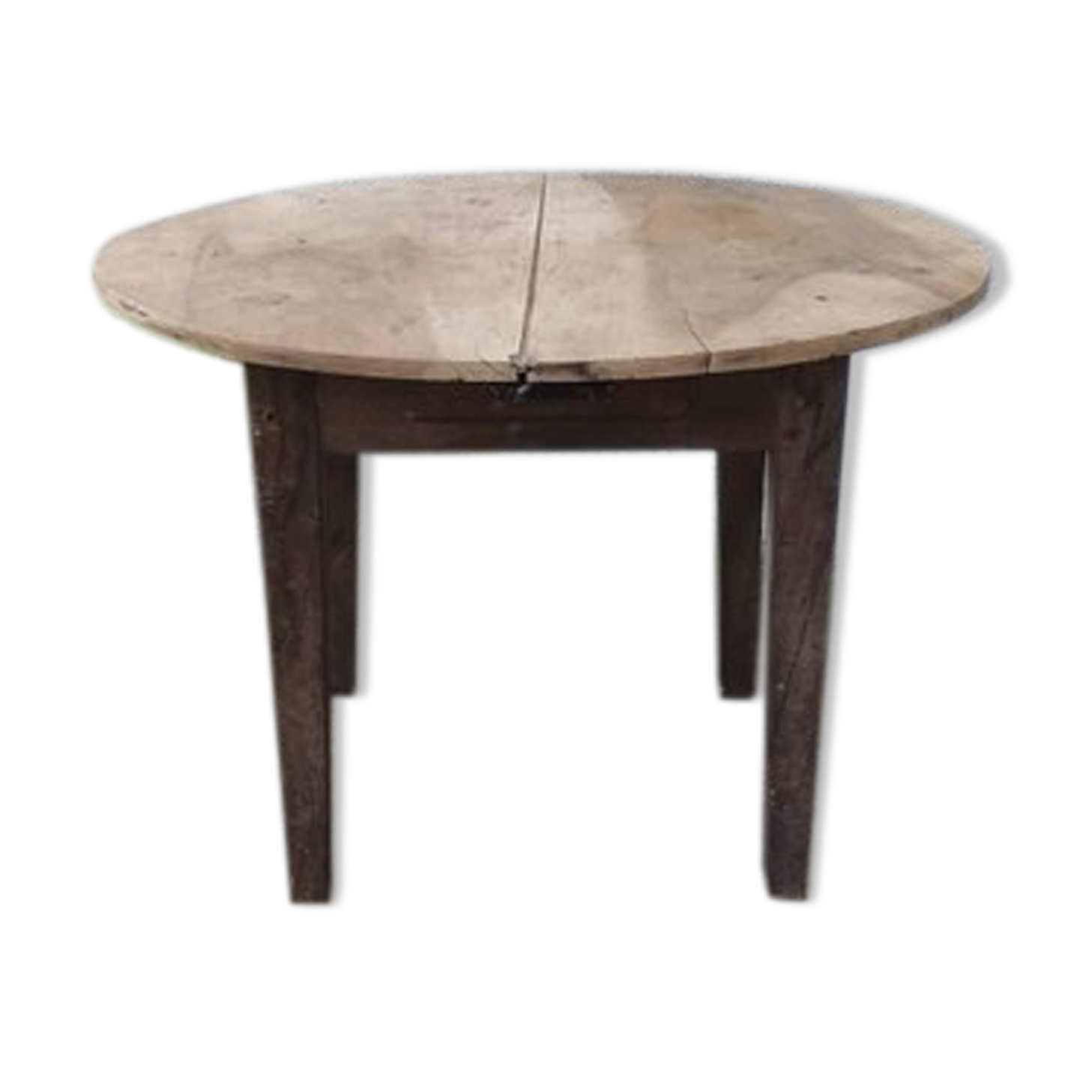 Round coffee table